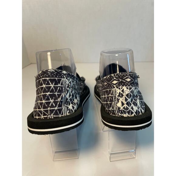 Sanuk Donna Geo Print Slip on Shoes - Picture 5 of 7